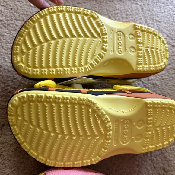 Crocs SpongeBob clogs w9 - Picture 2 of 3